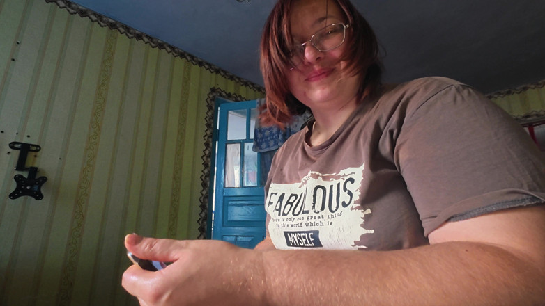 SchoolPrincess: Close up 4K Amateur Girlfriend Blowjob Curvy Brunette with Glasses Sucks...