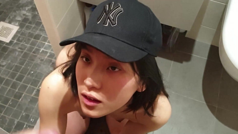 SpicyGum: June Liu – blowjob berganda dan kongkek gaya doggy di bilik...