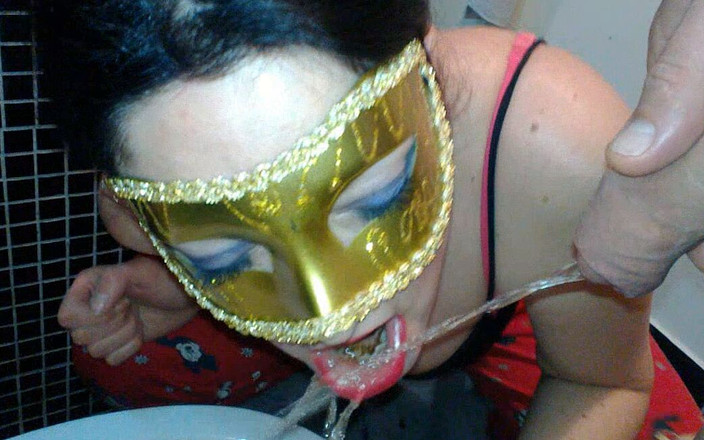 Toilet Mommy: おいしい小便器笑顔と受動的