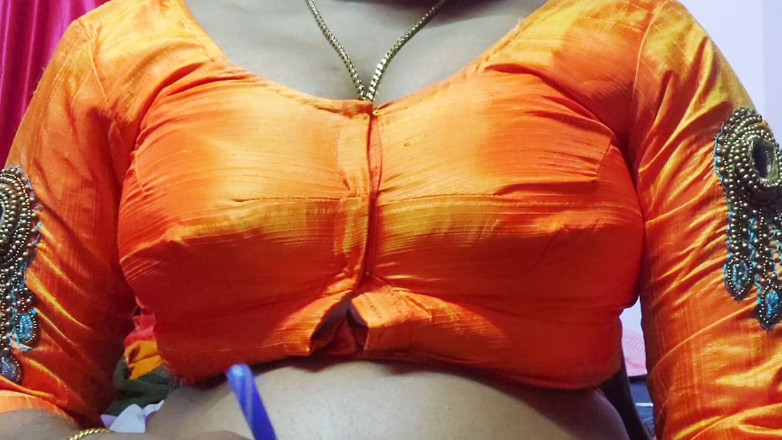 Desi Mohini: देसी स्तन दबाना