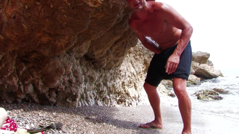 Hot Euro Girls: Very loose slut dp at the beach