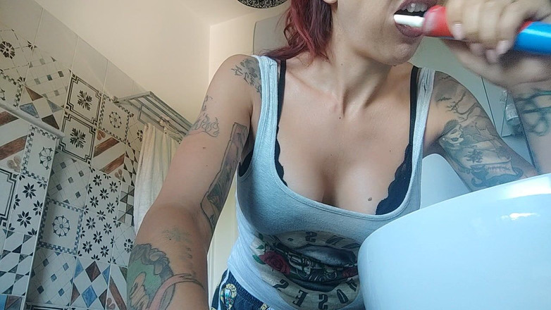 savannahamatoriale: Toothbrushin dla seksownej Savannah