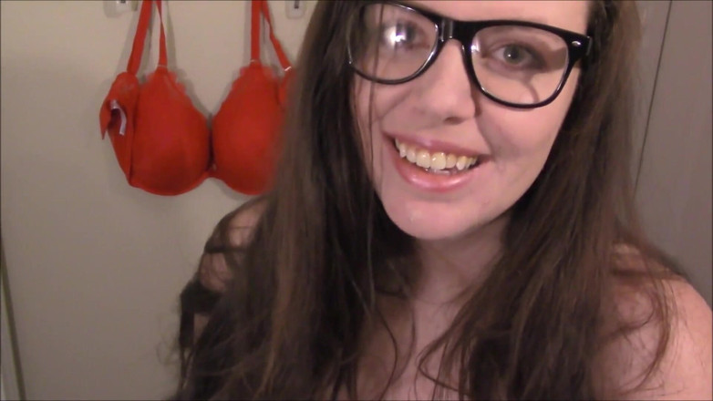 Lovely Lilith: Stiefvader neemt me mee om beha te winkelen