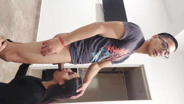 Tunenitovergon: 퇴근 후 집에 와서 섹스를 원하는 미시