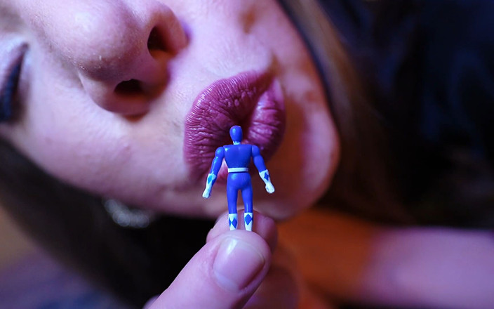 Evelyn Rouge: Erotic Giantess Cuddling - the Ranger Lost His Power