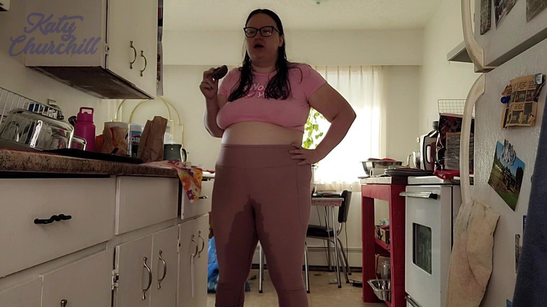 Katy Churchill: Gorda baba mijando em todos os lugares