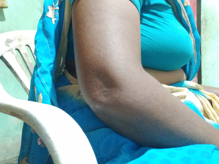 Priyanka314: Tamil aunty tette pressa