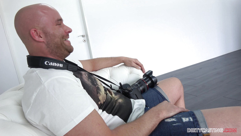 Czech Pornzone: Si rambut coklat miang sukakan zakar keras dari belakang