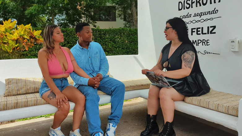 Anotonella-jones: Een stel helpt hun psycholoog Antonella voor hun ontrouw en...