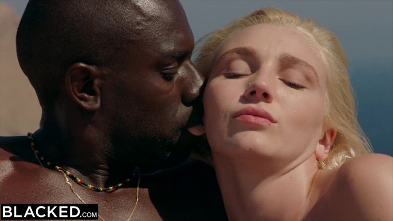 Blacked: BLACKED - Kendra Sunderland în vacanță futută de o pulă neagră monstruoasă
