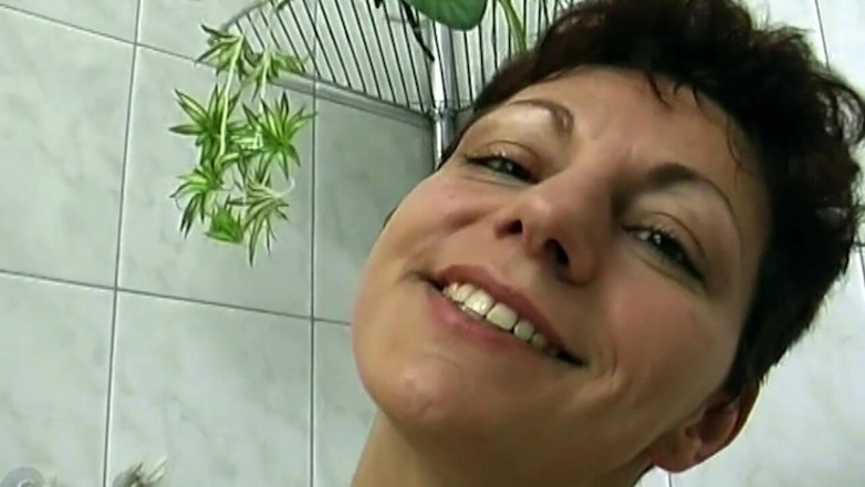 German bitch hunter: Brunette Amateur Brushes Creamy Pussy in Stockings