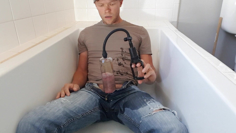 Lapetus: Pissen in eine penispumpe