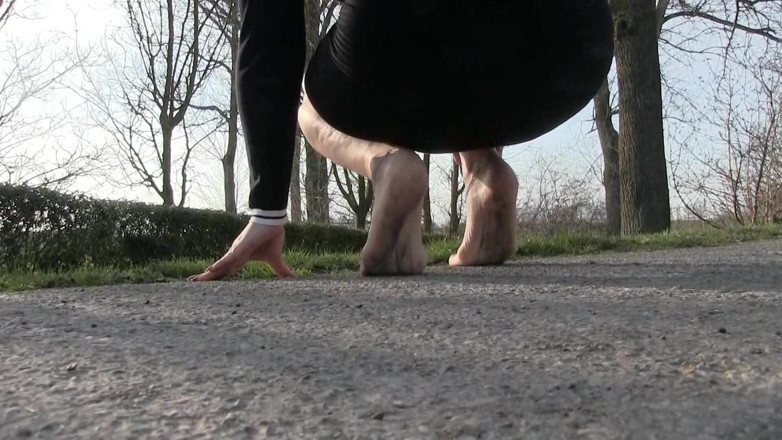 Yvette xtreme: Spring time - Barefoot time