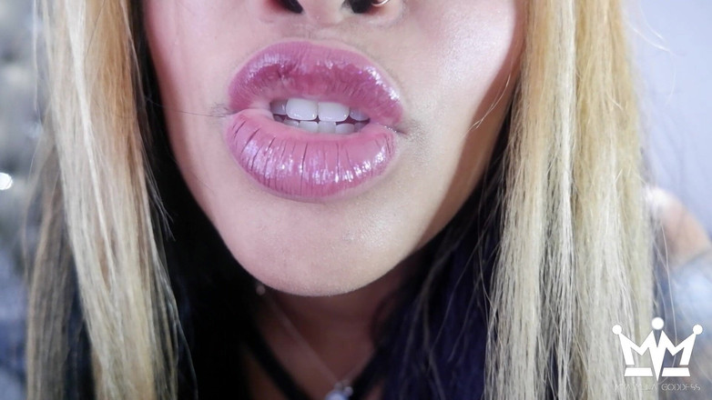 Mya Mula Goddess: Bratty Lips vous demande d’envoyer