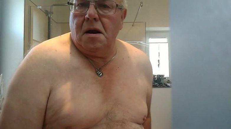 Karlchengeil: Toket gondal-gandul sambil ngocok