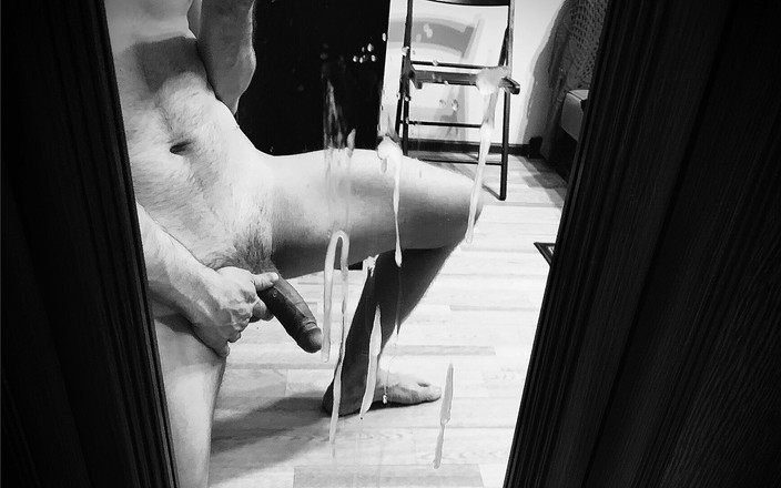 Stanislav_desired: In der neuen wohnung beim besuch wichsen und auf den...