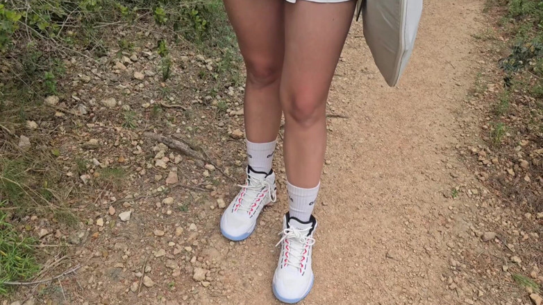 Passionsecret07: 공공 장소에서 정글에서 섹스하고 입에 사정하는 핫한 소녀
