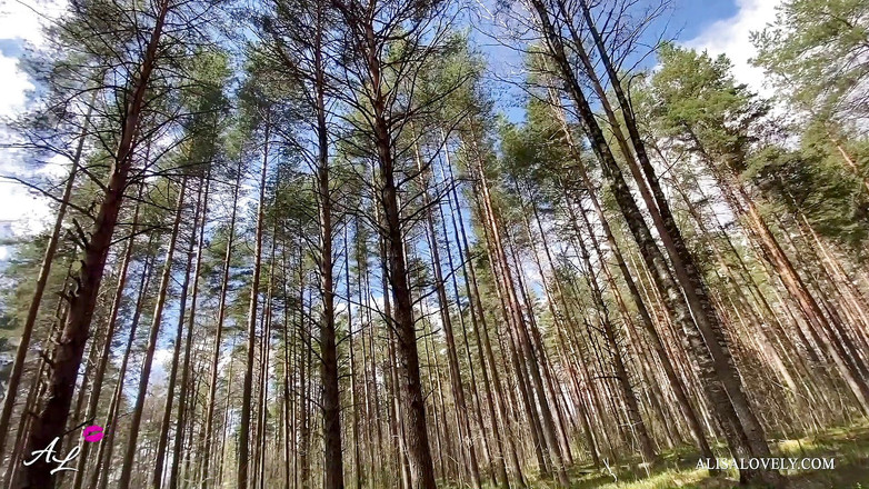 Alisa Lovely: Dia menyetubuhiku dengan keras selama perjalanan tepat di mobil di...