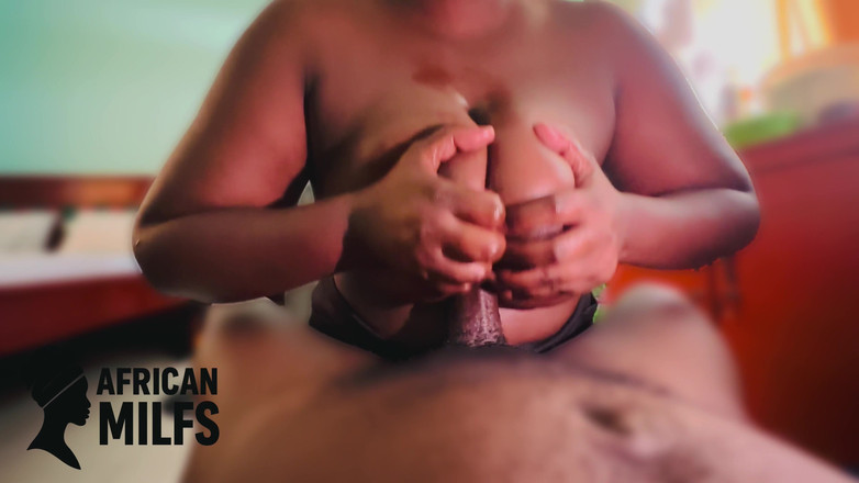 African matures: Mój pasierb uwielbia swoją poranną pracę i jestem bardziej niż...