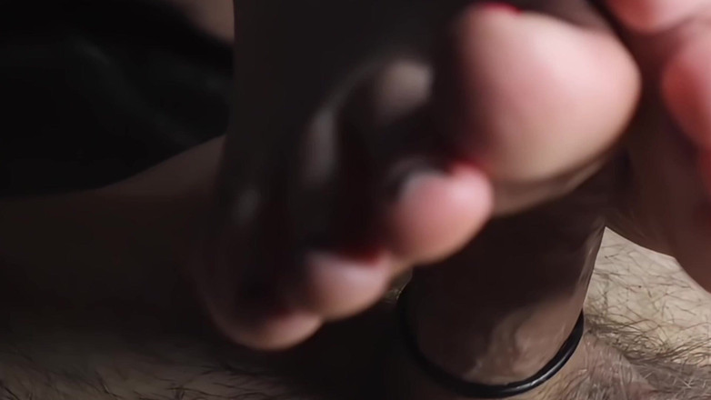 GingerFeet: Footjob sudut pandangan dekat