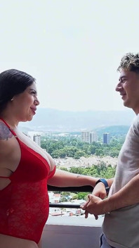 Isteri yang tunduk bercinta dengan rakan sekerja suaminya yang cuckold