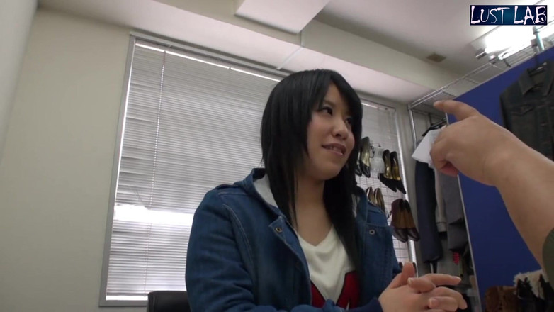 Lust lab: 小柄で胸が豊か。熱を愛する優しい美女 - 第1話