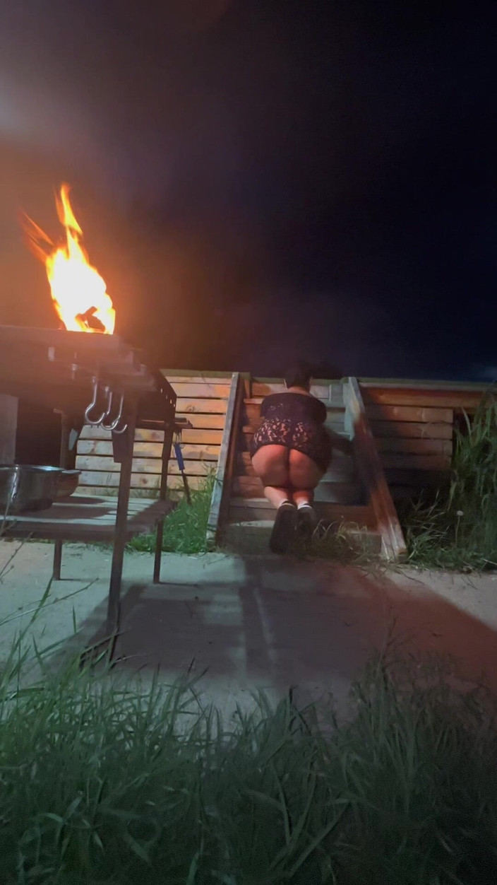 MilfyCalla: Scară tachinare lângă foc - Top sheer, tanga si Slow Dance