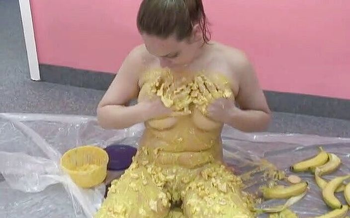 ChickPass Amateurs: Kinky Danni&amp;#039;s covered in yellow cream