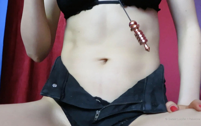 Rebecca Diamante beginning clips: Mesmerizing Belly Button