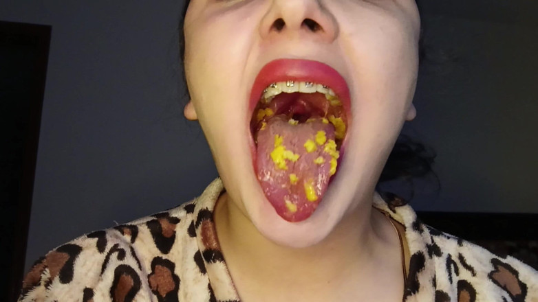 Golden domme: Chew Cheetos POV Uvula