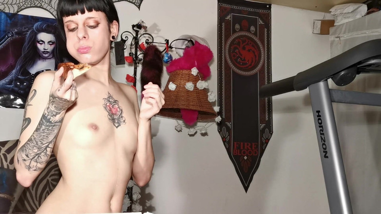 Beth Kinky: Pizza with stepdaddy's extra cum