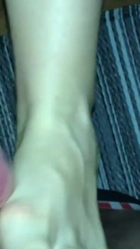 Schöner footjob, ballbusting!
