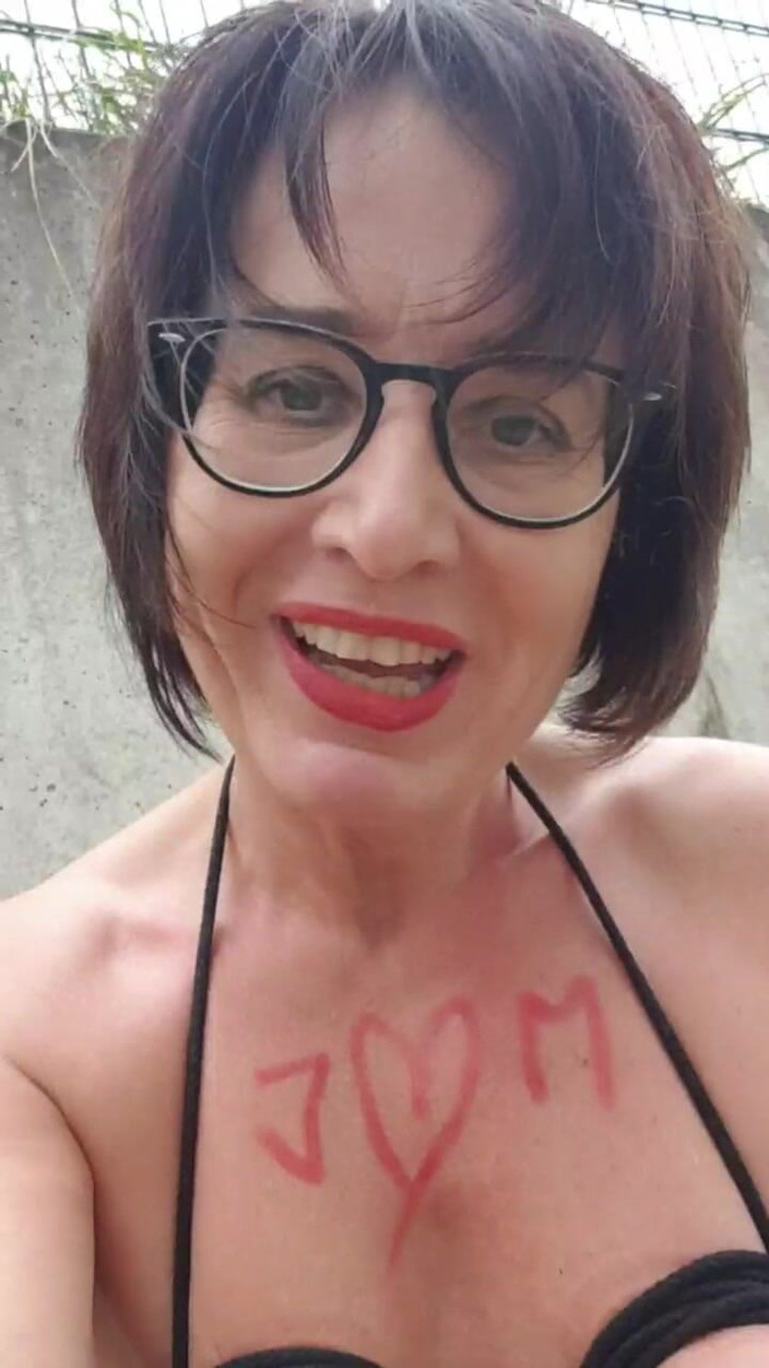 JulieEroticDress: Stříkání s visícími kozami