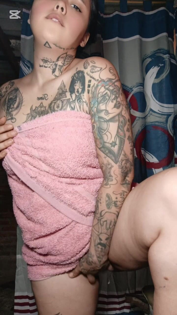 Dalyla: 수건을 입은 에스페란자 고메즈