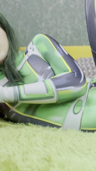 Mha: Froppy Dostal hentai sexuální panenku jako dárek od bláznivého fanouška