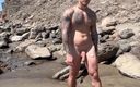 BoyGym: Pissen op het strand, boygym kink 2