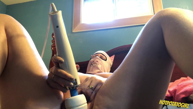 Hot potato girl: Oink oink piggy cumming