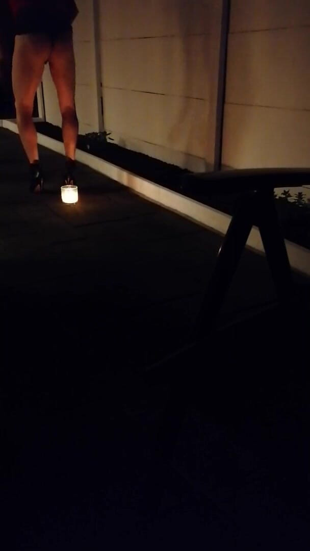 Crosdressing: Walking outdoor at night