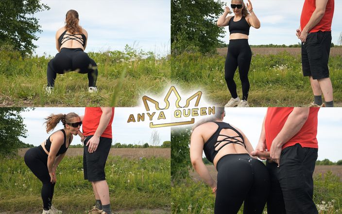 Anya Queen: 560 陌生人射在一个穿着紧身裤的运动女孩的屁股上！这太棒了