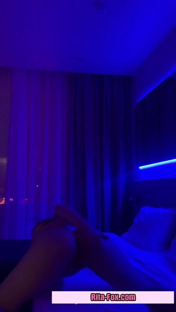 SugarNadya: 红发美女玩弄她甜美的阴户