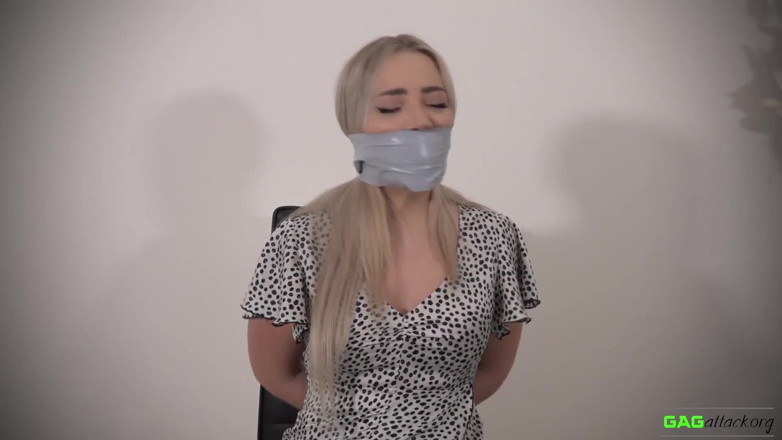 Gag Attack: Aubrey - tiga batang grey