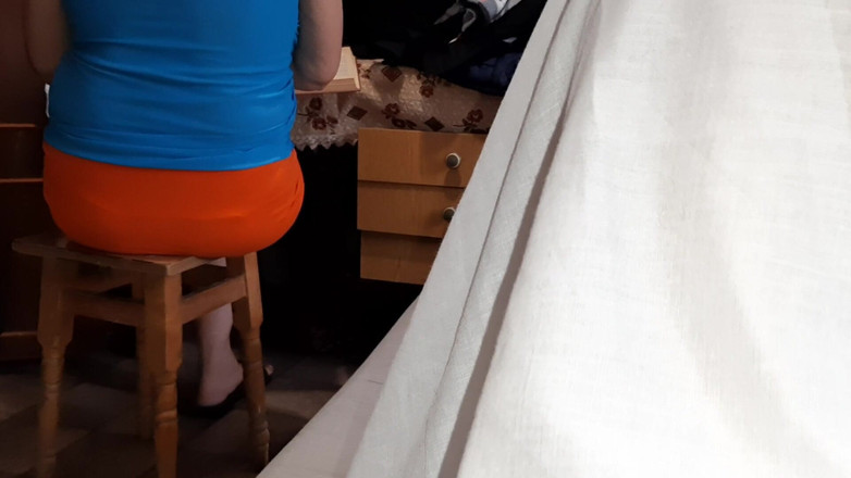 Lesbian-candys: 隣人がレポートを書いている間に、彼女の彼女が私を誘惑し、同時にイッた