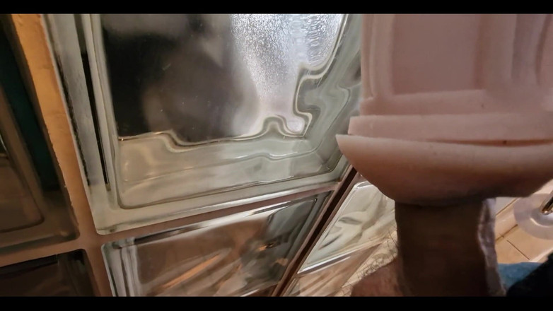 Awesome A: Saya Berharap Seseorang Berada Di Belakang Dinding Kaca Itu