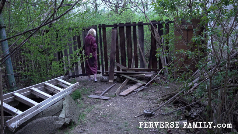 Perverse Family: Perverse Step-family 13 (season 2): Tasty Feast