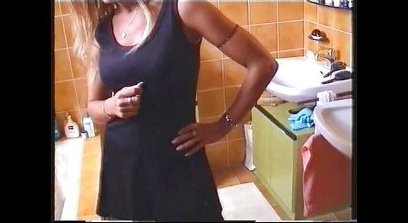 Foot Girls: Onun gözetiminde banyo temizliği