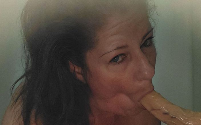 EliteLadyS: Tante nakal amerika lagi asik nyepong dan ngentot dildo sampai...