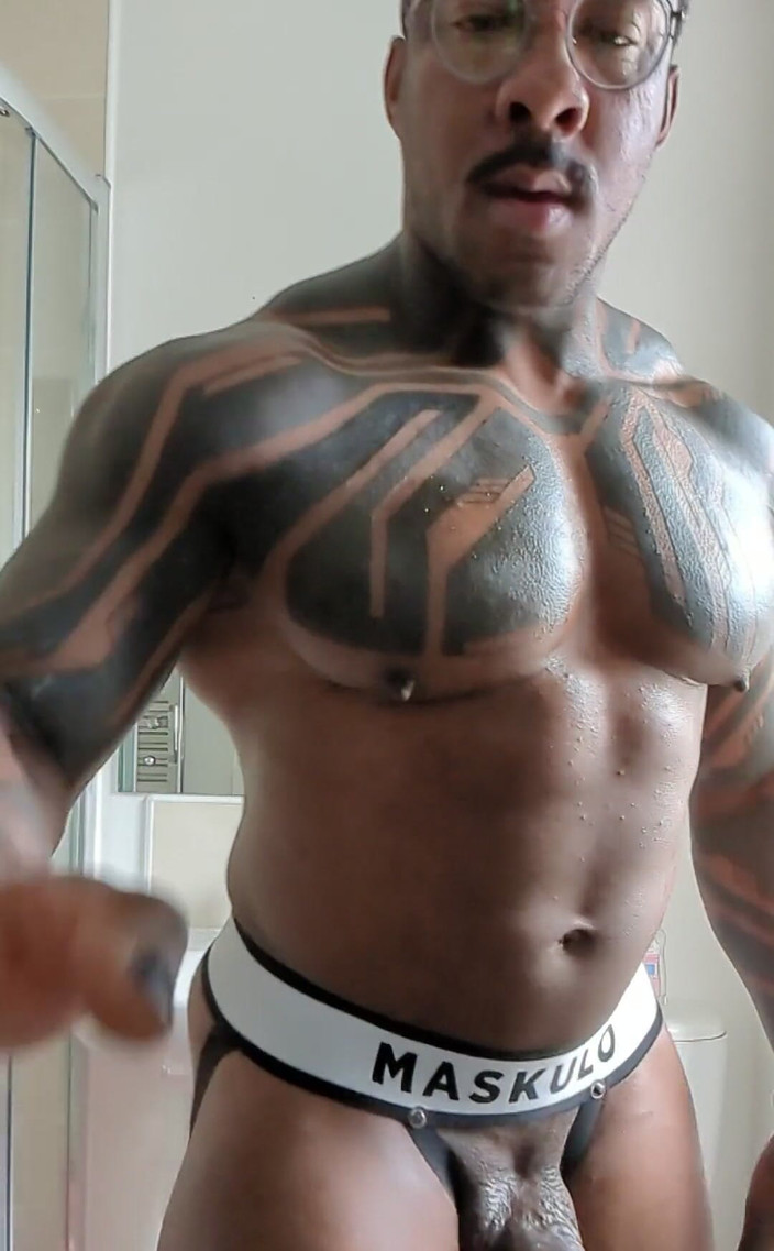 Amadeus: 大きなオイルのコック