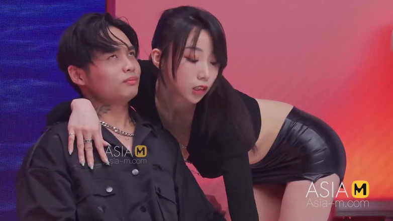 ModelMedia Asia: Mtvsq-0001, salle d’étude de sexe / Saison 2, numéro 8 / Caresse taquinante !