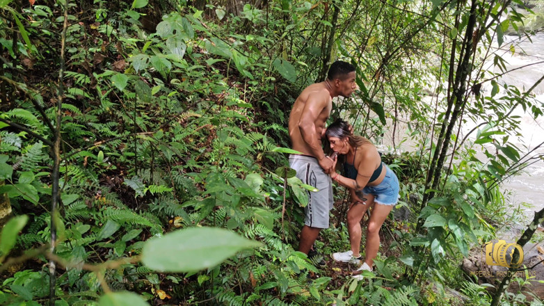 Rioc69: Rioc und Mara werden beim ficken im fluss erwischt