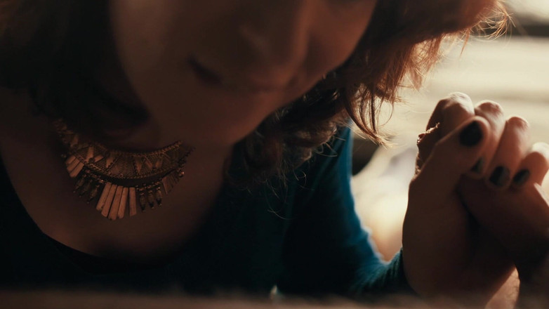 RedLili: 赤毛のTガールが屋外でパパのチンポをしゃぶる